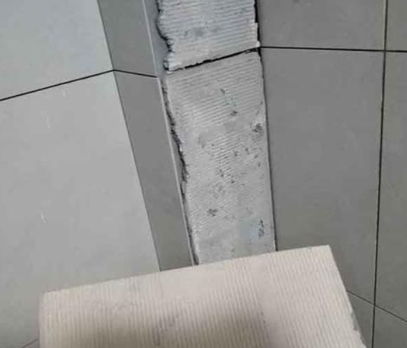 北戴河瓷砖空鼓维修公司分享下厨房瓷砖脱落的补救措施。